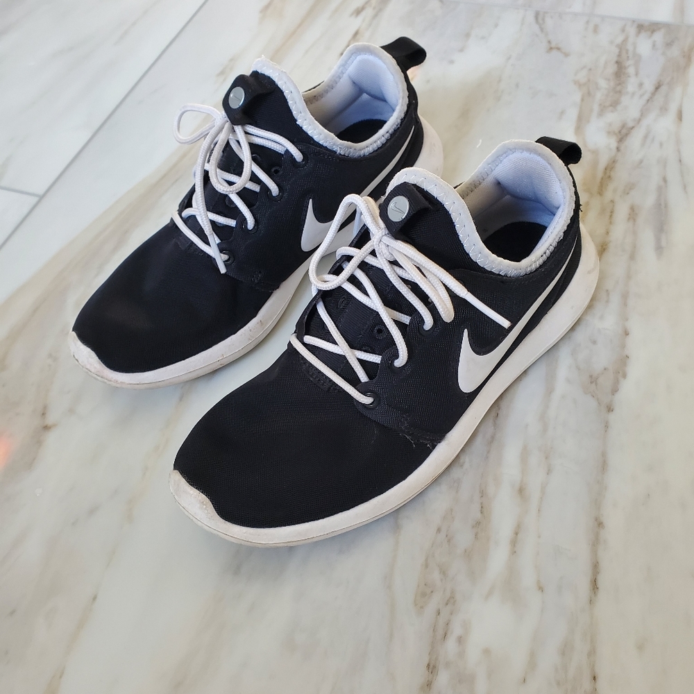 Nike id black tennis shoes 6.5